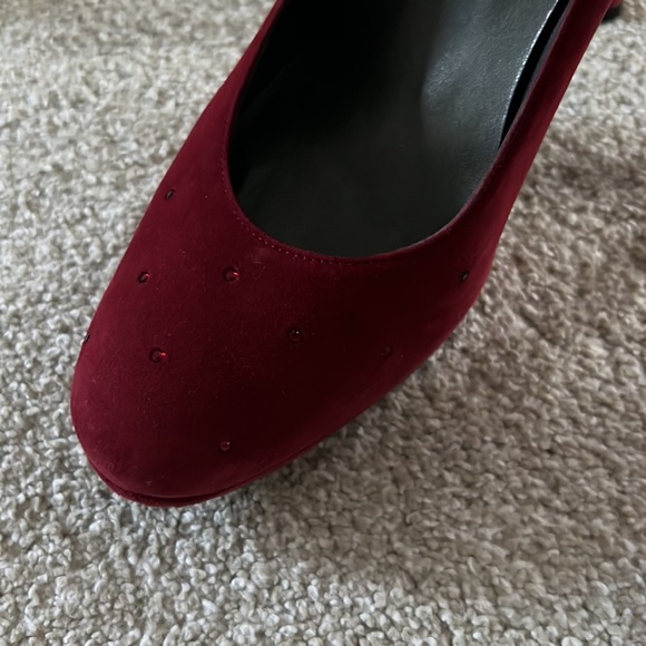 7.5 Red Stuart Weitzman Platform Pumps - Picture 13 of 13